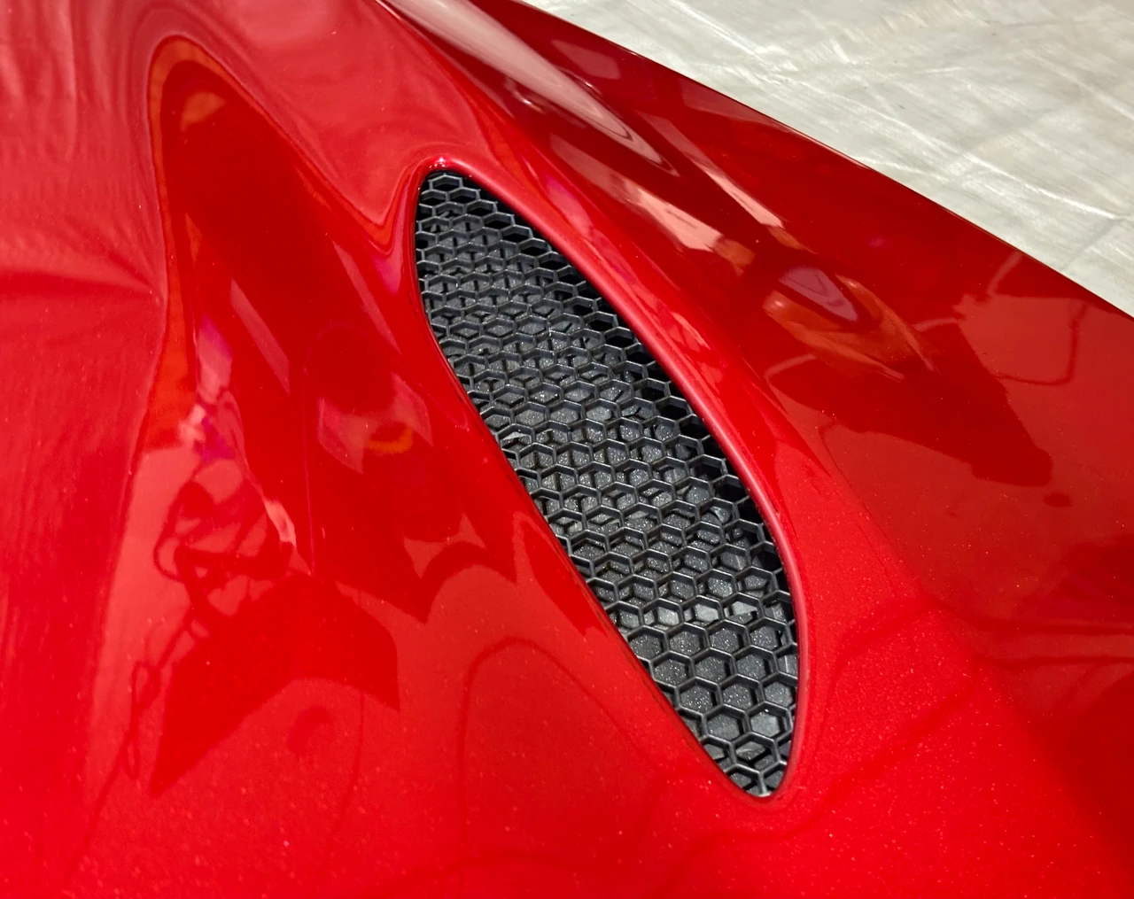 2017-2024 Alfa Romeo Giulia Quadrifoglio Carbon Fiber Hood Panel w/ Vents / Rosso Competizione AG007 - Image 9